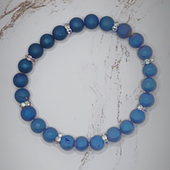 Blue Druzy Agate gemstone stretch bracelet Design by FreeSpirit (Me!) - Picture 3 of 8